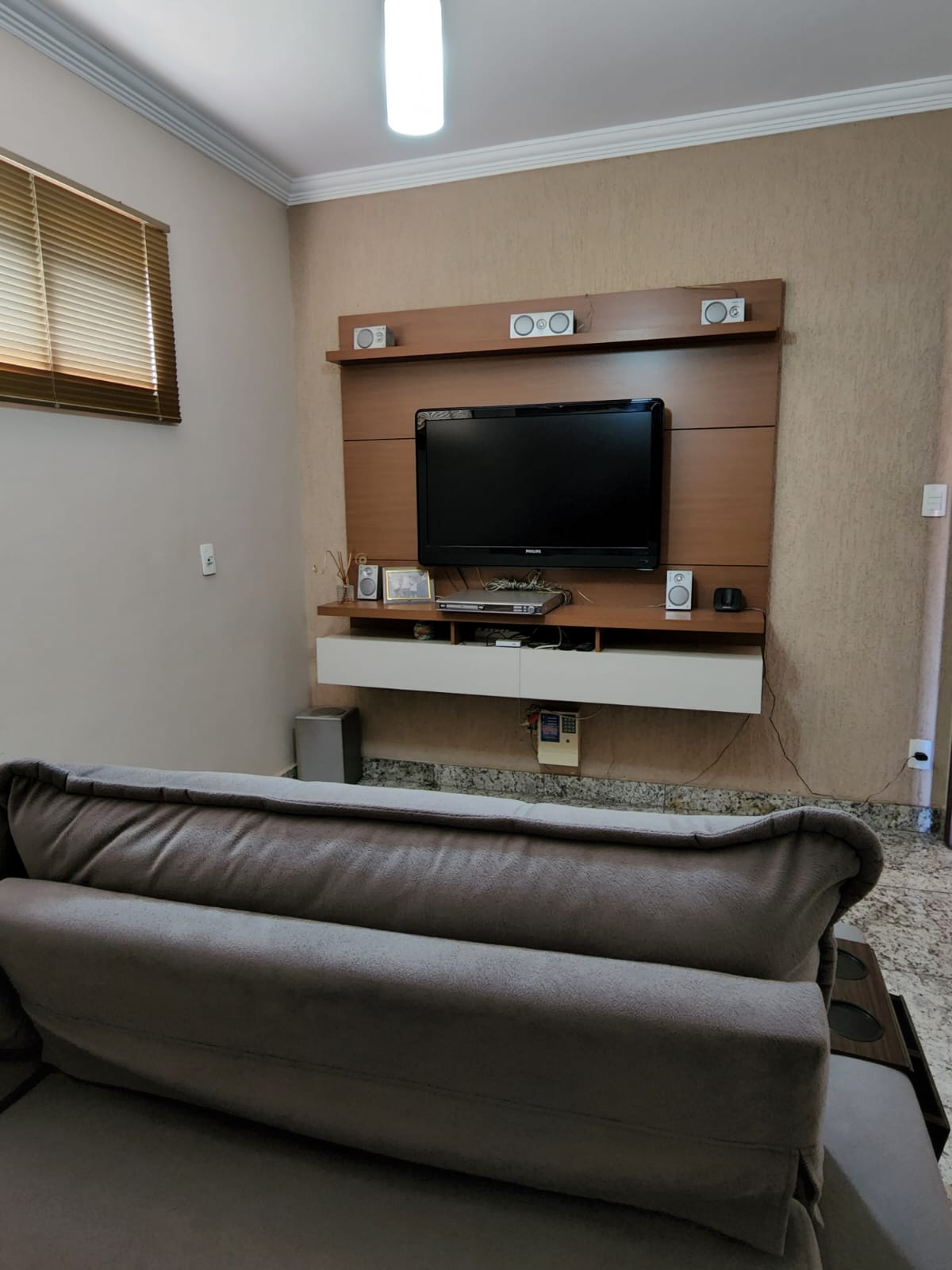 VENDO LINDA CASA COM PISCINA-MORRO DO CLARO